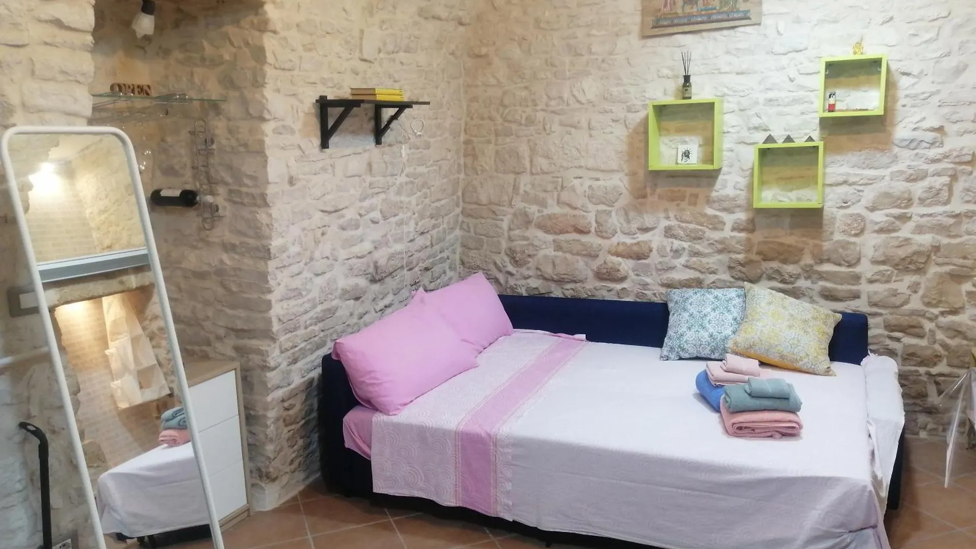 Unique White Stone Studio Giovinazzo 0*,